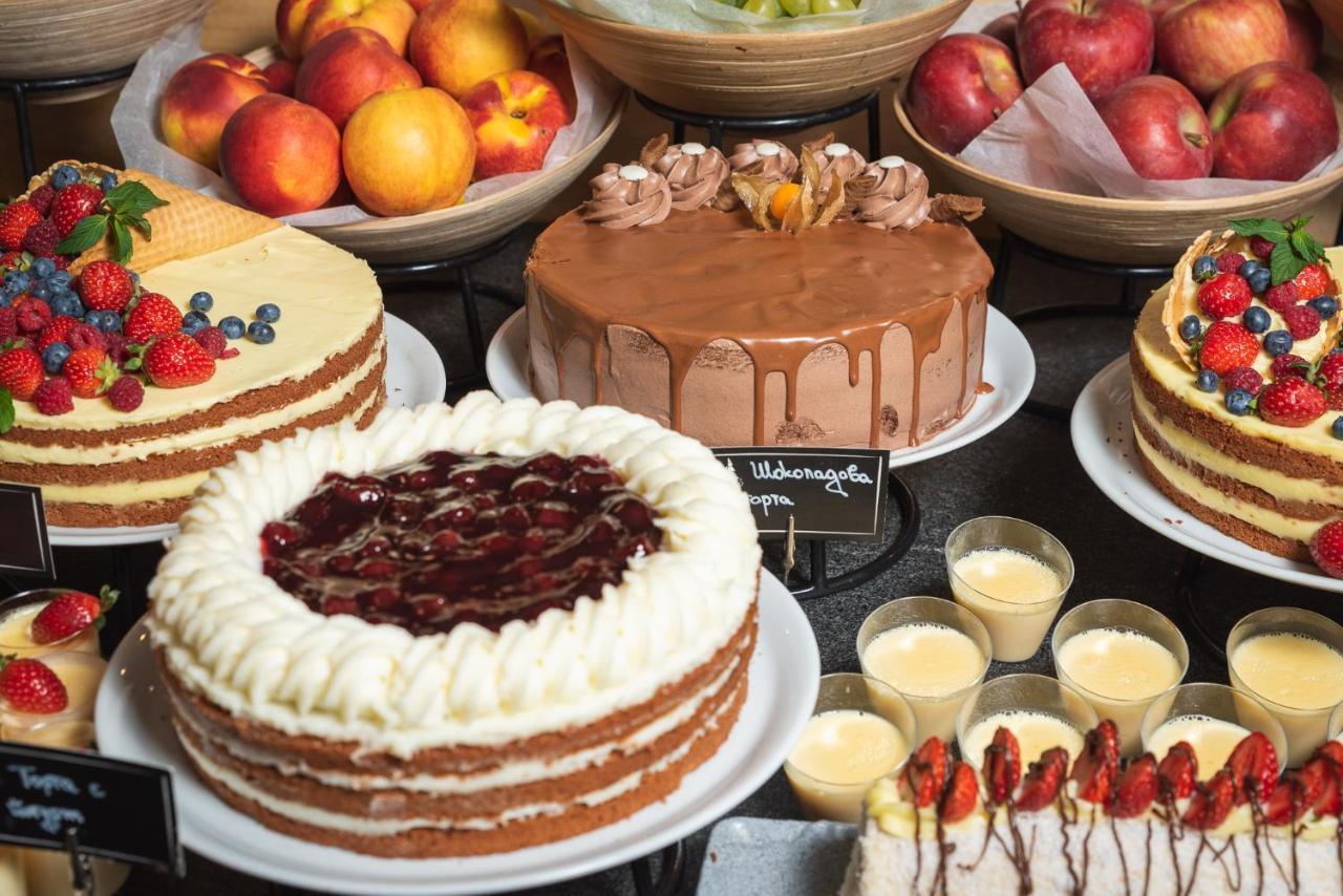 อาร์เต สปา แอนด์ พาร์ค โฮเทล Hotel เวลินกราด ภายนอก รูปภาพ A selection of cakes