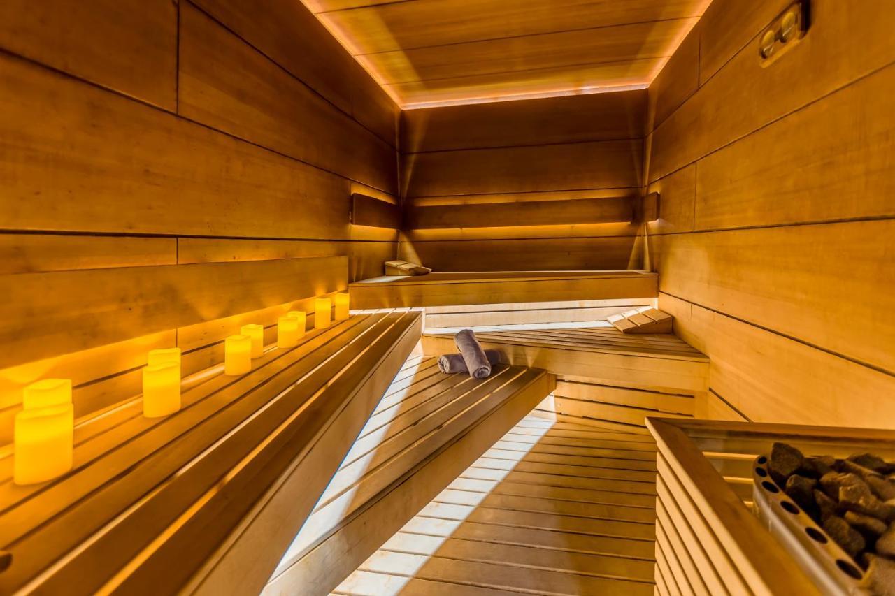 อาร์เต สปา แอนด์ พาร์ค โฮเทล Hotel เวลินกราด ภายนอก รูปภาพ The interior of the staircase