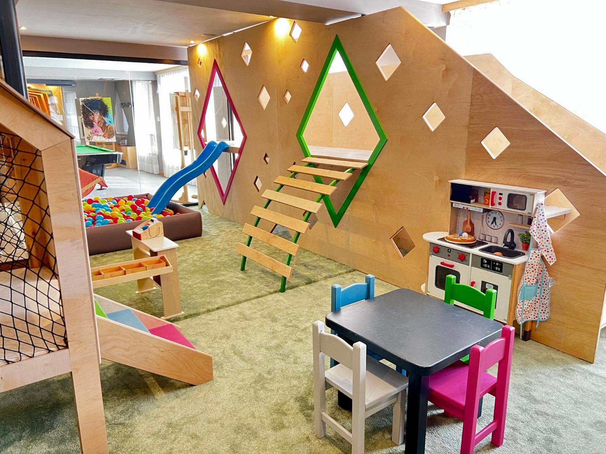 อาร์เต สปา แอนด์ พาร์ค โฮเทล Hotel เวลินกราด ภายนอก รูปภาพ The interior of the children's area