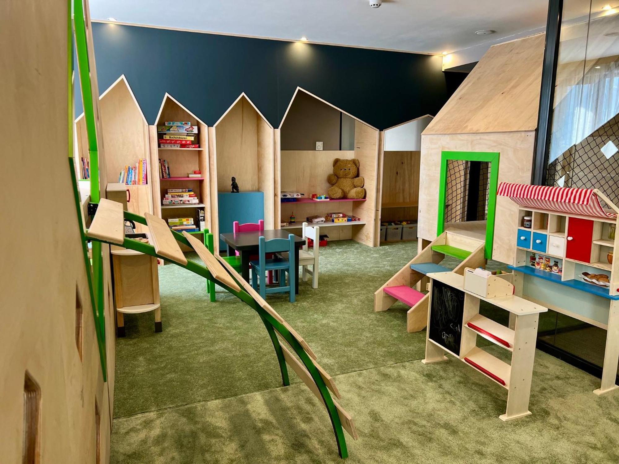 อาร์เต สปา แอนด์ พาร์ค โฮเทล Hotel เวลินกราด ภายนอก รูปภาพ The Children's Museum of Oakville
